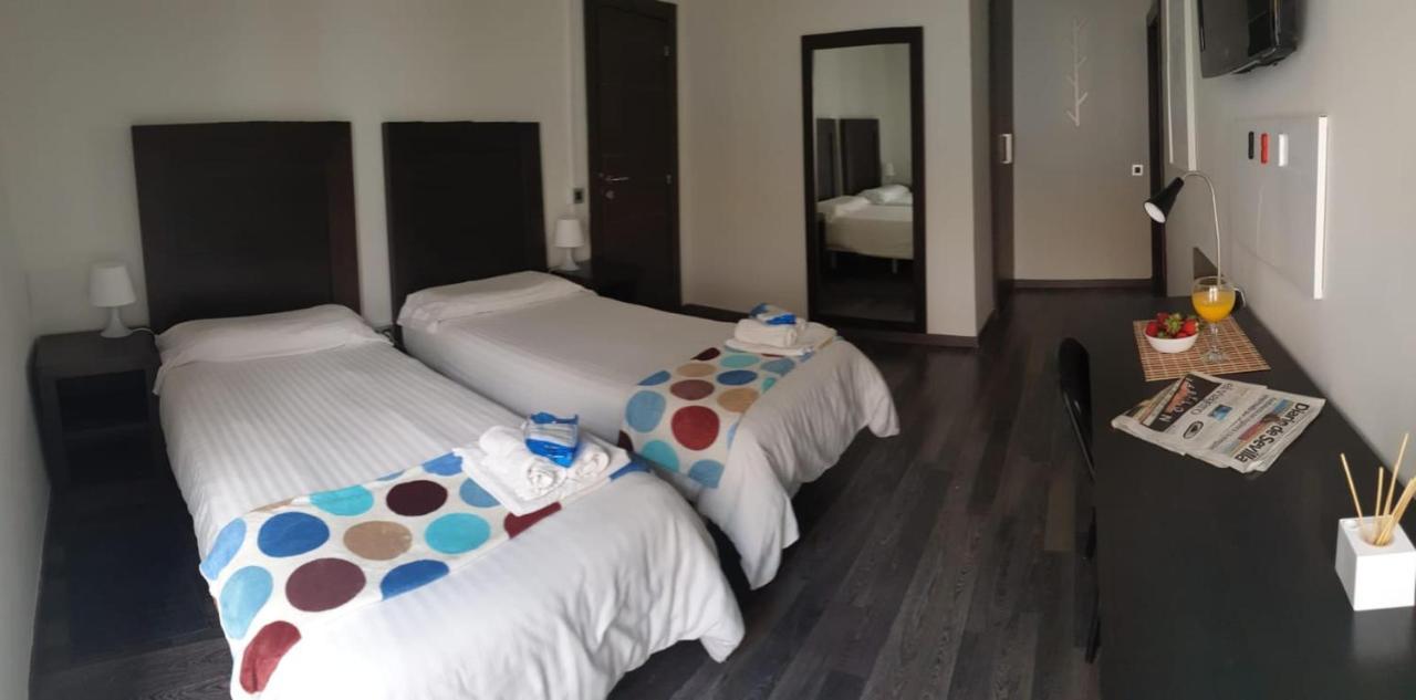 Residencia Viriato Hostel Sewilla Zewnętrze zdjęcie