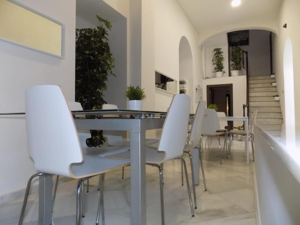 Residencia Viriato Hostel Sewilla Zewnętrze zdjęcie